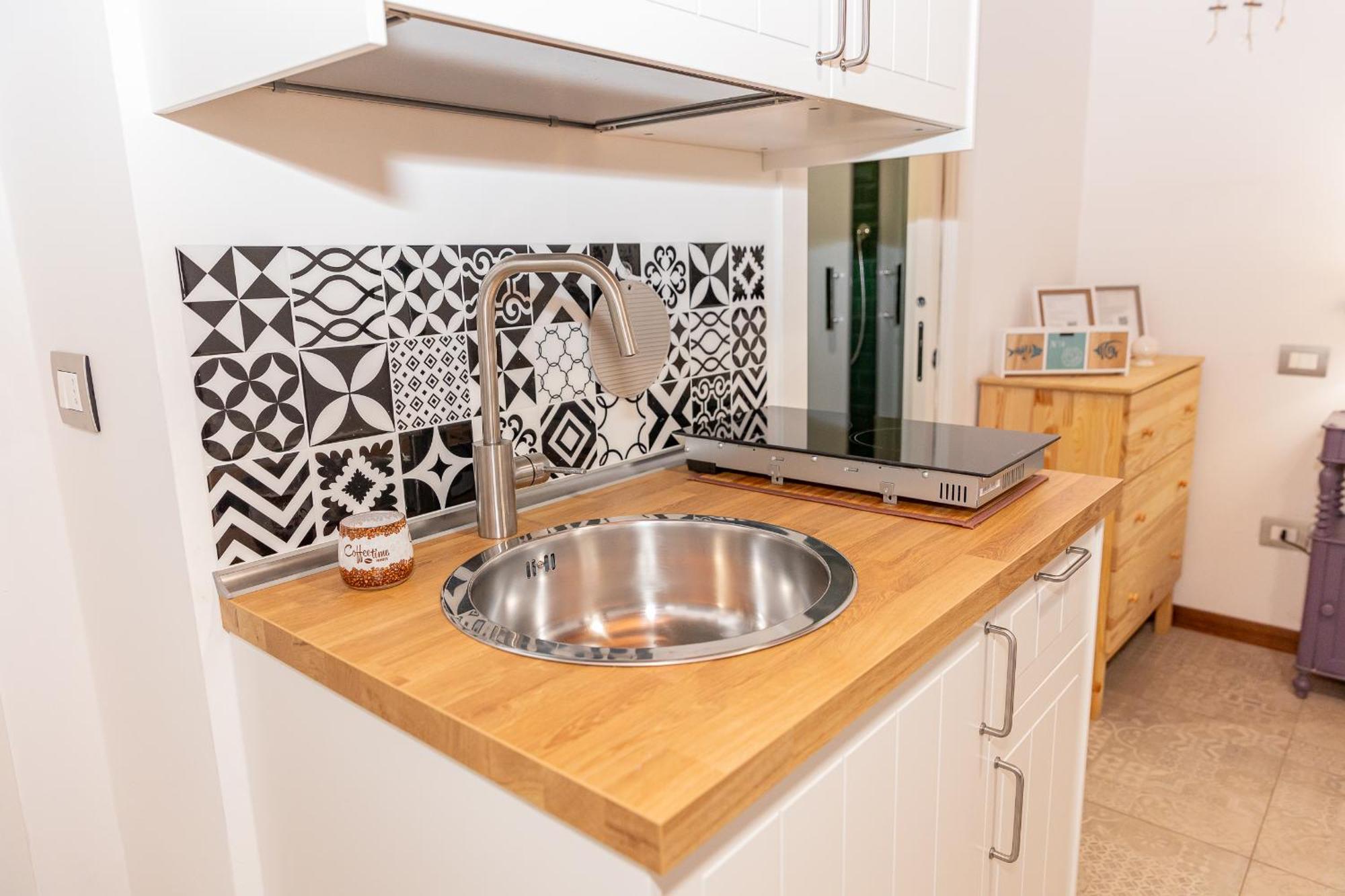 Centro Storico Redmood House A 5 Min Dal Mare, Wi-Fi, A/C E Netflix Apartment Barletta Exterior photo